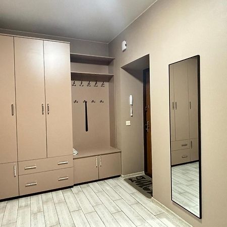 Апартаменти Люкс В Центрі, На Вулиці Набережна,10 З Парковкою Lutsʼk Eksteriør billede